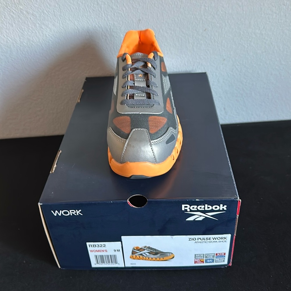 Reebok woman work steel toe shoes new never worn